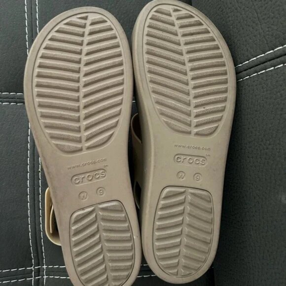 CROCS Brooklyn Low Wedge Sandals Size 9 - Picture 5 of 5